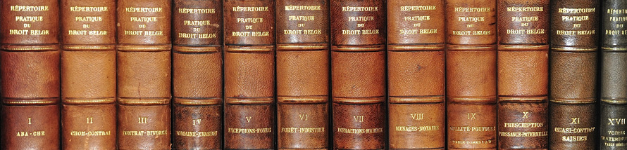 Photo de livres de droit belge. IURIS.